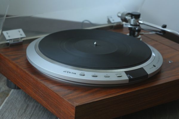 JVC TT-81 et bras UA-7045